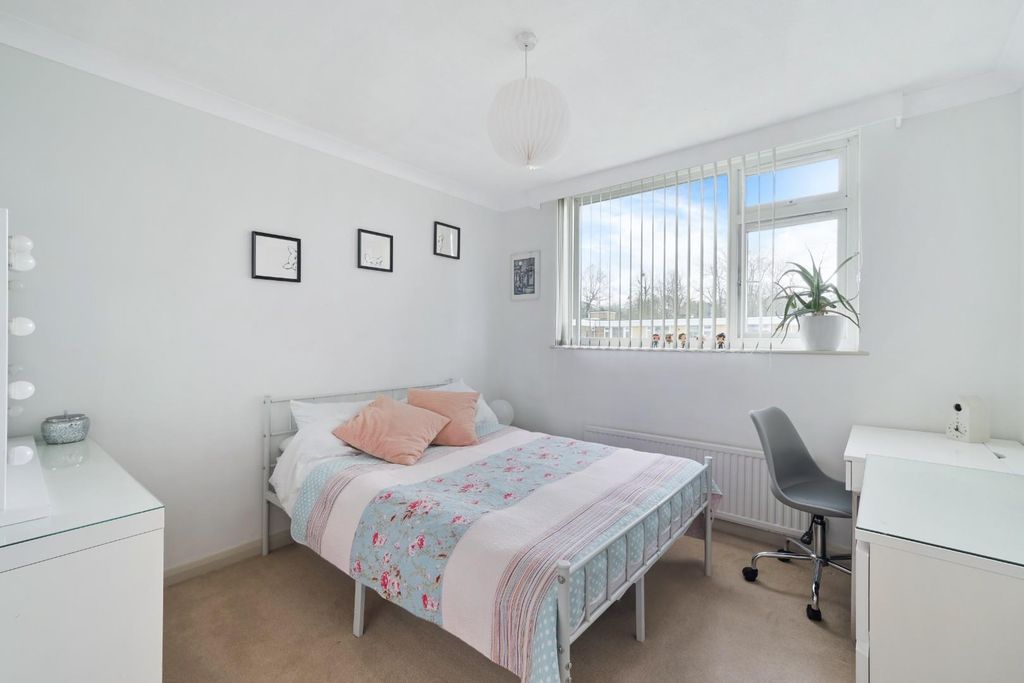Additional image 8 of 3 bed flat for saleAvenue Road, Epsom KT18