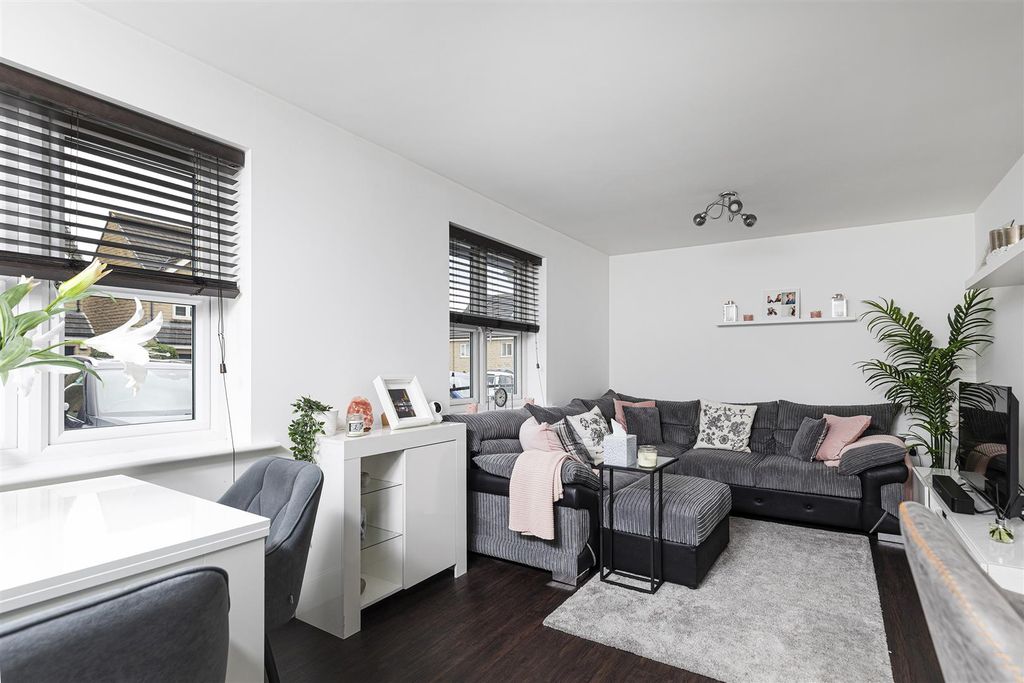 Additional image 6 of 2 bed flat for saleTennyson Avenue, Lindley, Huddersfield HD3