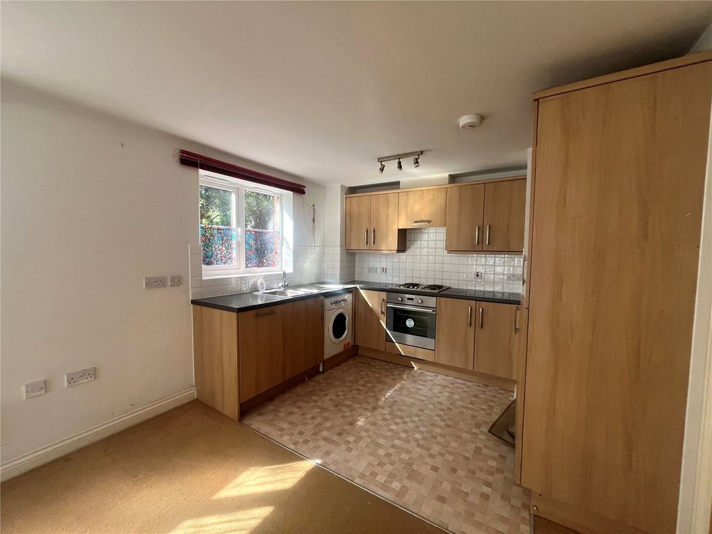 2 bed flat for saleDaneholme Close, Daventry, Northamptonshire NN11 photo 5