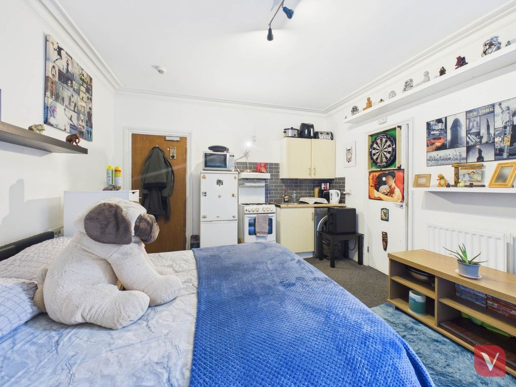Additional image 5 of 8 bed detached house for saleHigh Street South, Dunstable LU6