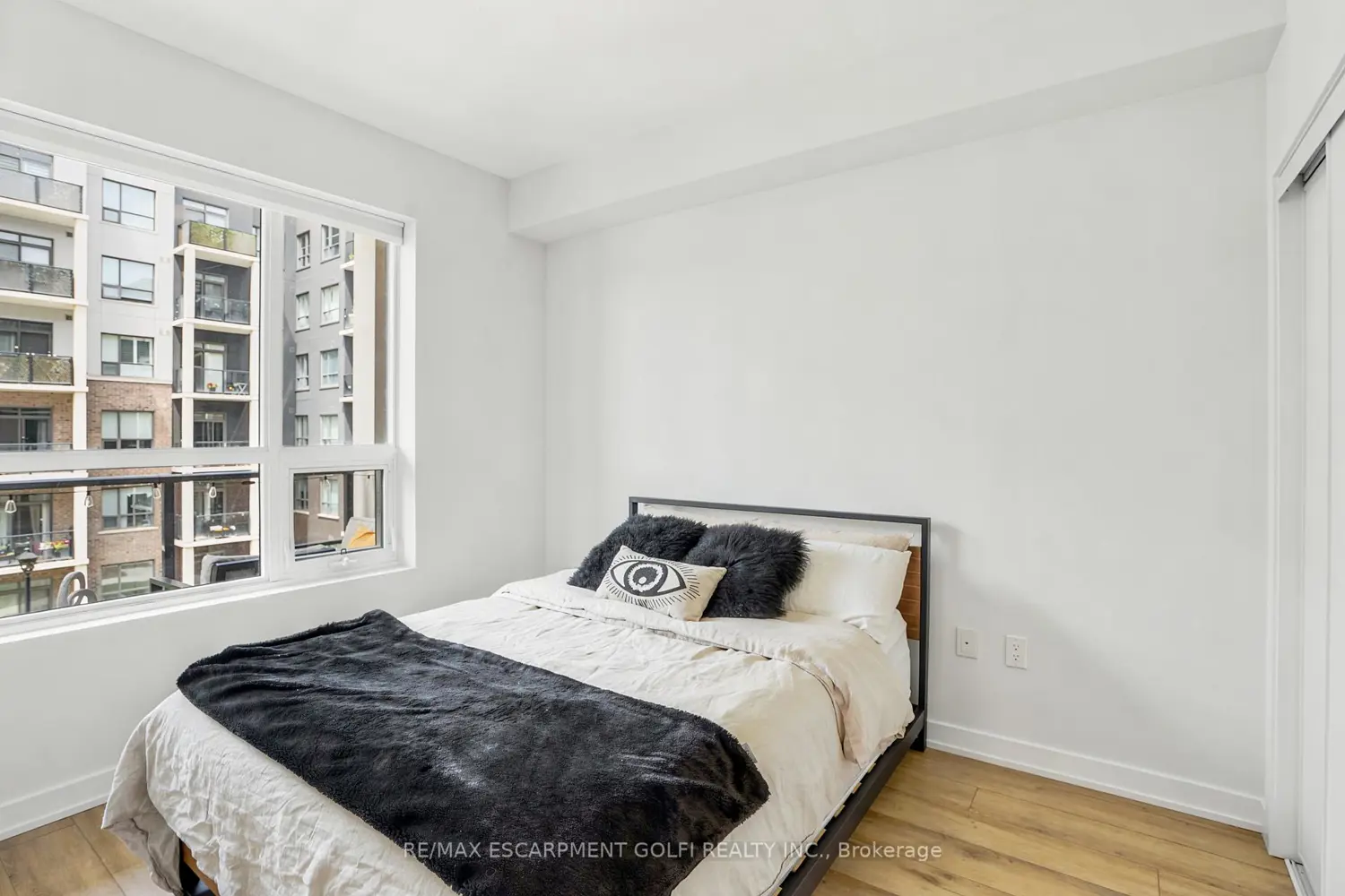 Additional image 7 of 5055 Greenlane Road 330