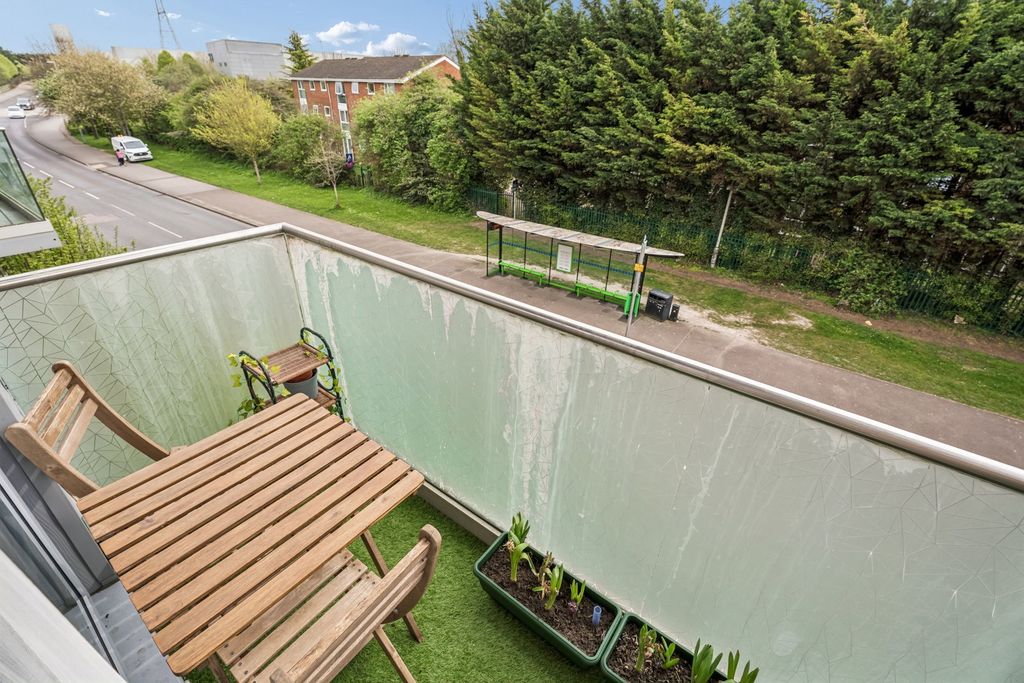 Additional image 15 of 2 bed flat for saleHolly Acre, Dunstable LU5