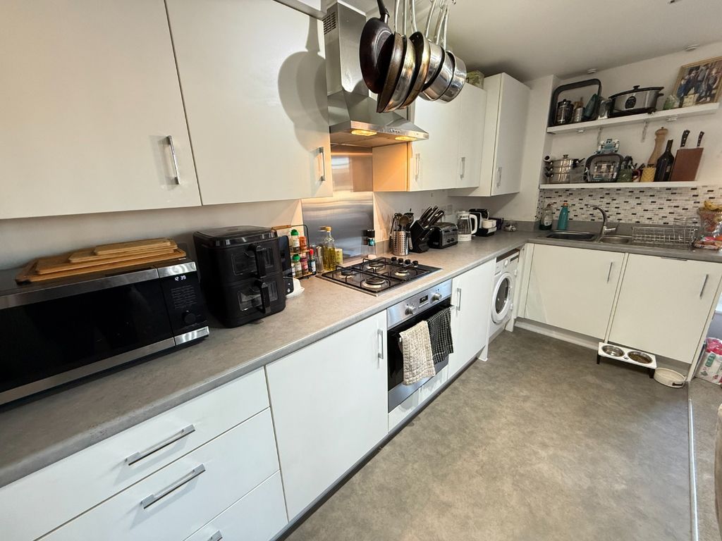 Additional image 3 of 2 bed flat for saleTilling Green, Dunstable LU5