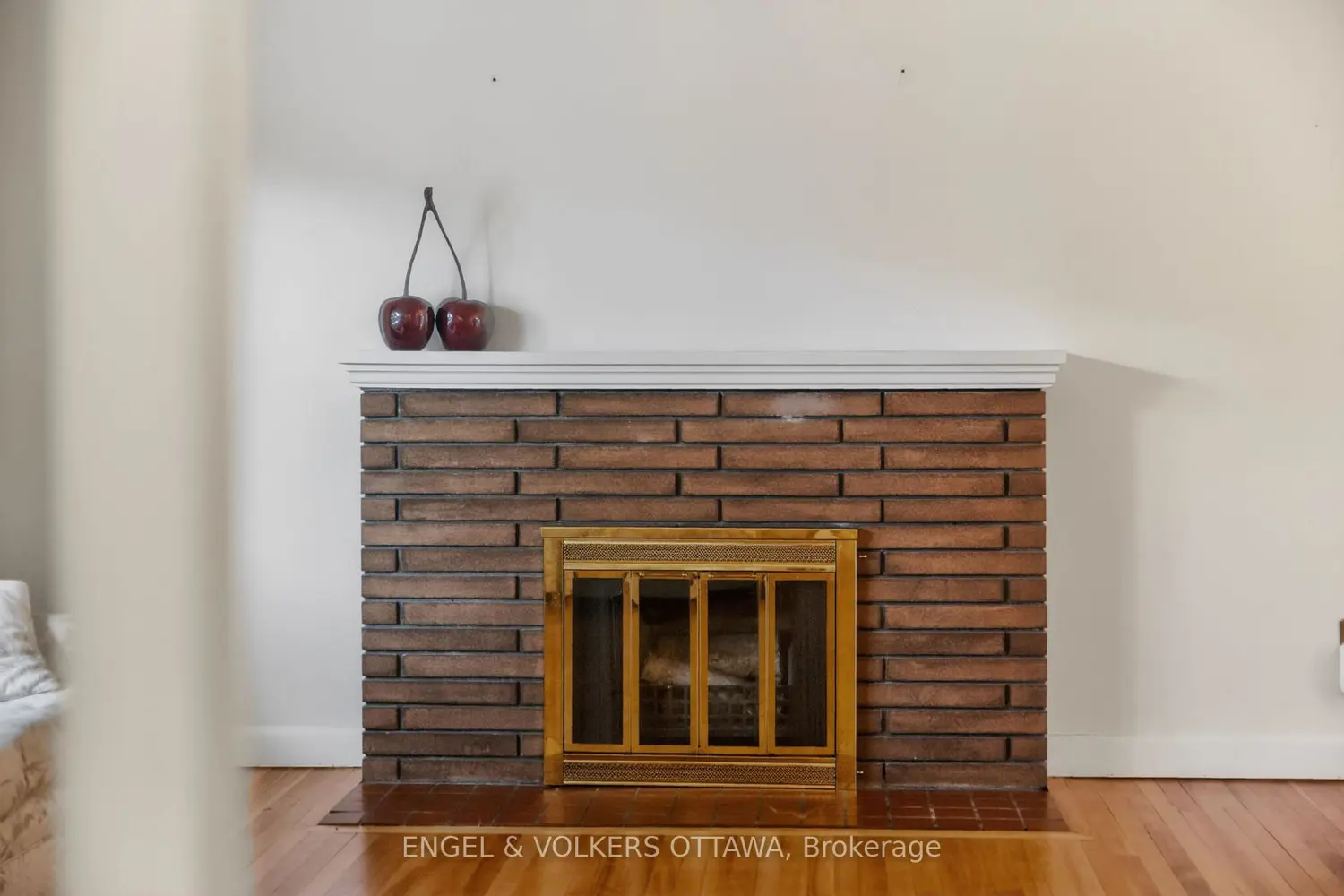 1166 Castle Hill Crescent