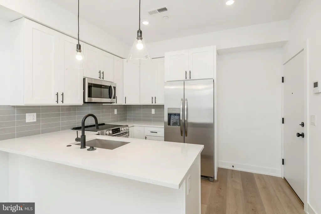 Additional image 4 of 2002 Frankford Ave Unit 201, Philadelphia, PA 19125