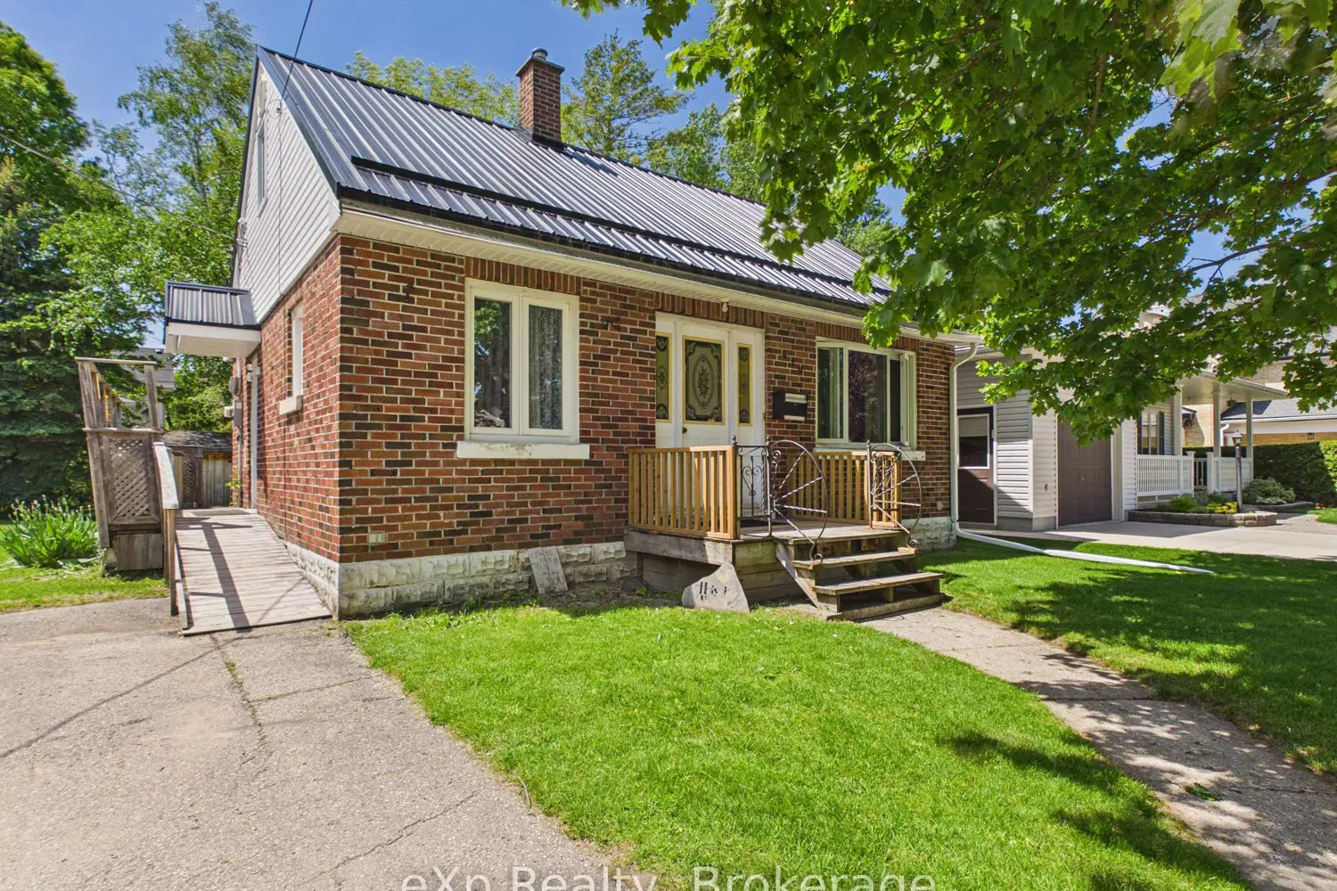 419 Colborne Street photo 3