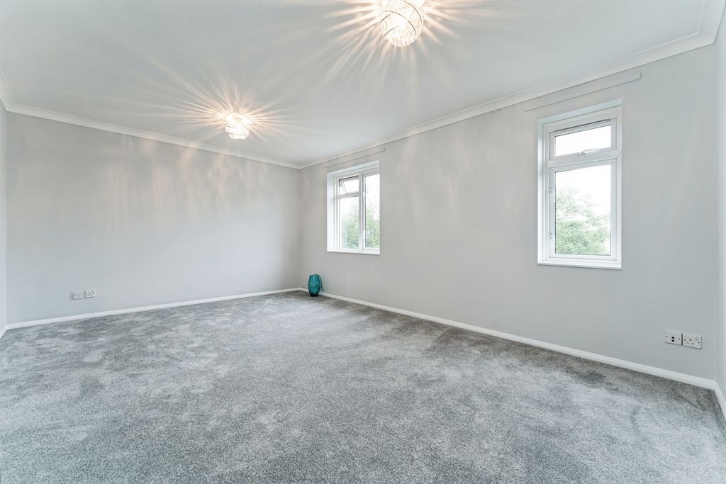 2 bed flat for saleAbbots Way, Ely CB6 photo 4