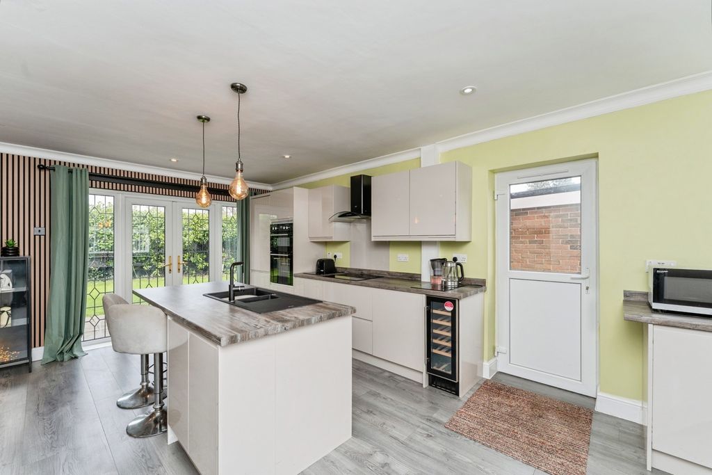 Additional image 8 of 4 bed detached house for saleSt. Pauls Gardens, Little Sutton, Ellesmere Port, Cheshire CH66