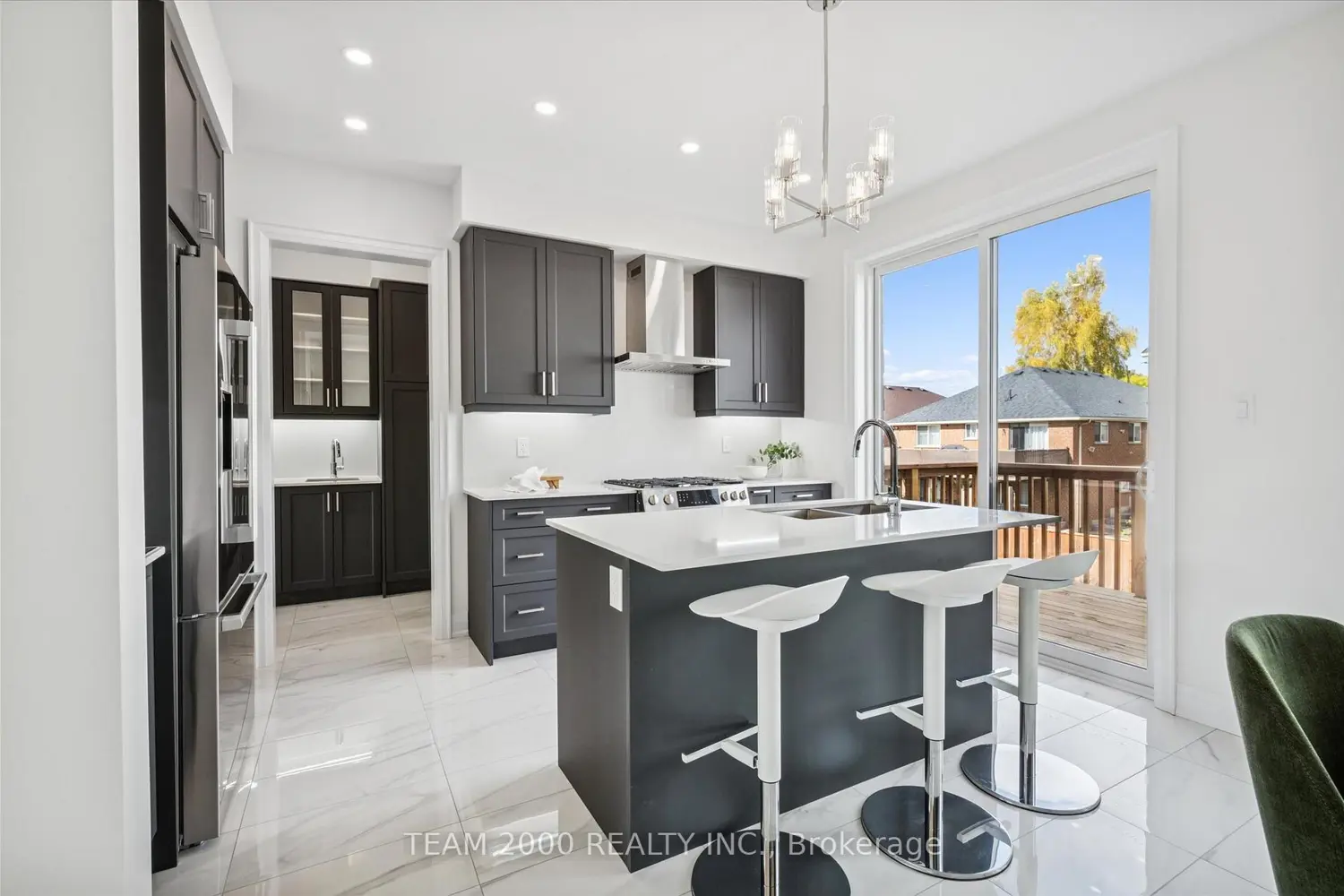 120 Moss Drive photo 4