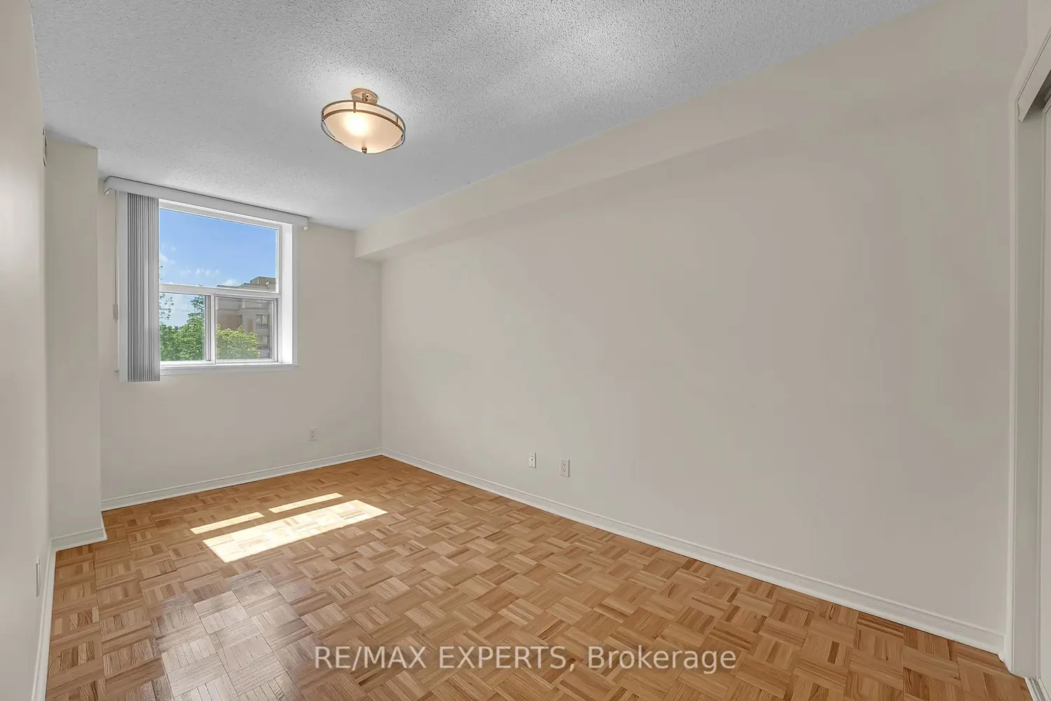 7373 Martin Grove Road 214 photo 2