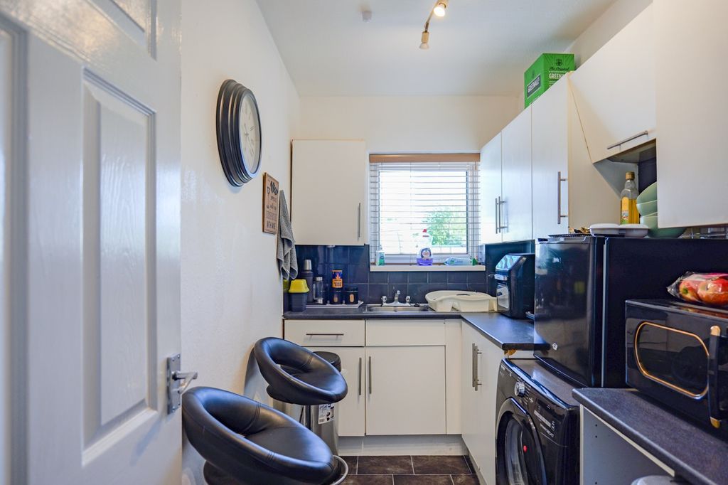 1 bed flat for saleLon Brynli, Prestatyn LL19 photo 4