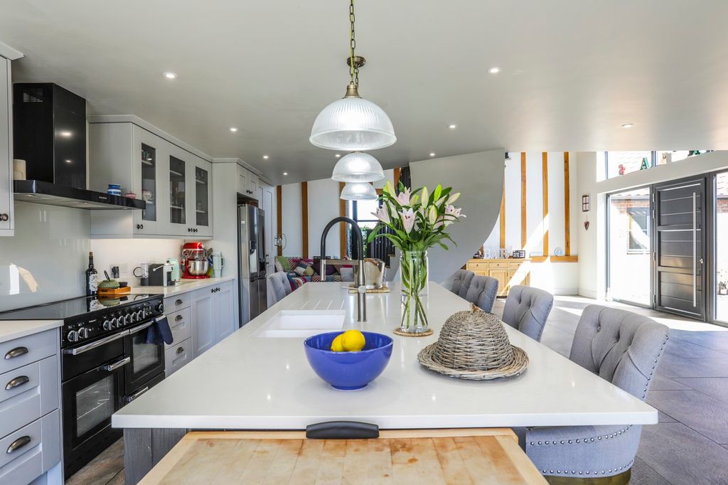 4 bed barn conversion for saleBurston, Diss IP22 photo 5