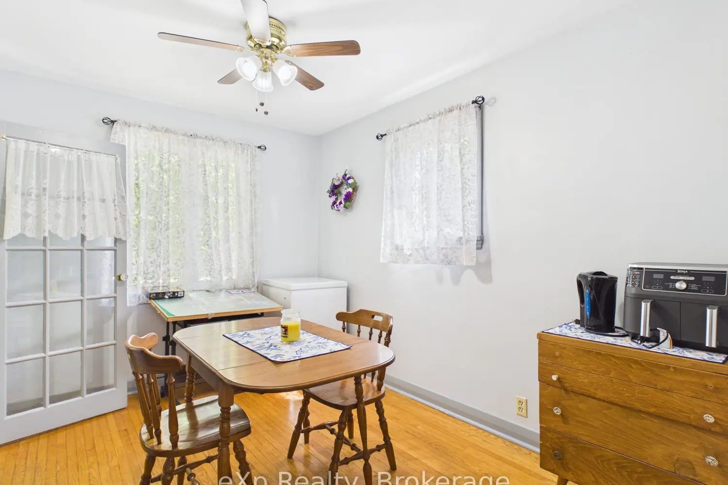 419 Colborne Street photo 5