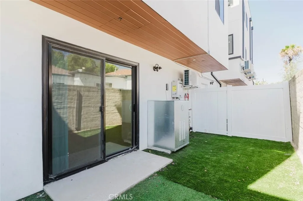 5654 Cartwright Avenue, North Hollywood, CA 91601