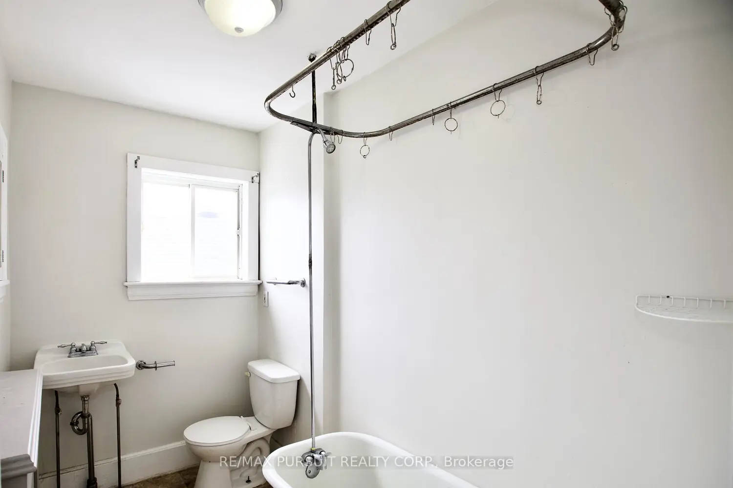 99 Duncan Avenue photo 5