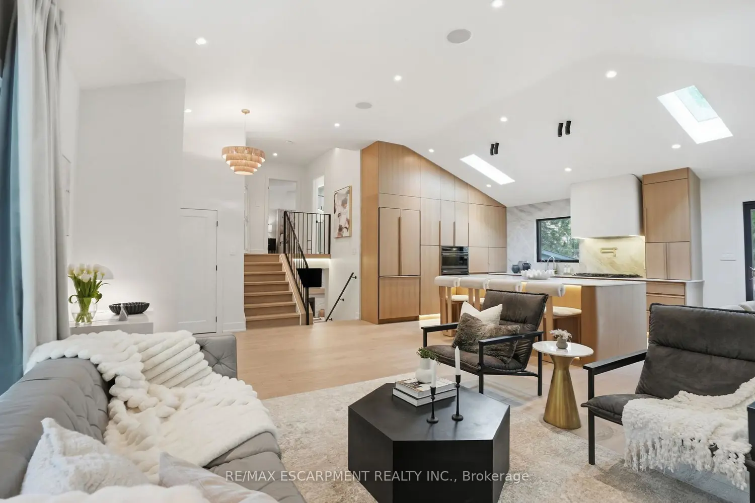 345 Rankin Drive photo 4
