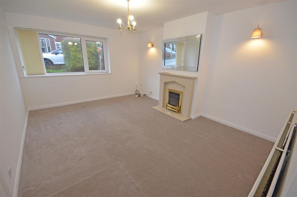 2 bed semi-detached bungalow for saleDryden Close, Dukinfield SK16 photo 2