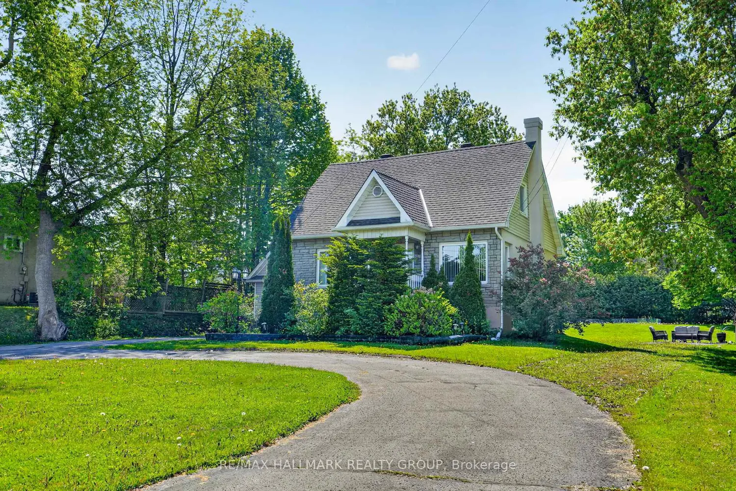 6988 Notre Dame Street photo 5