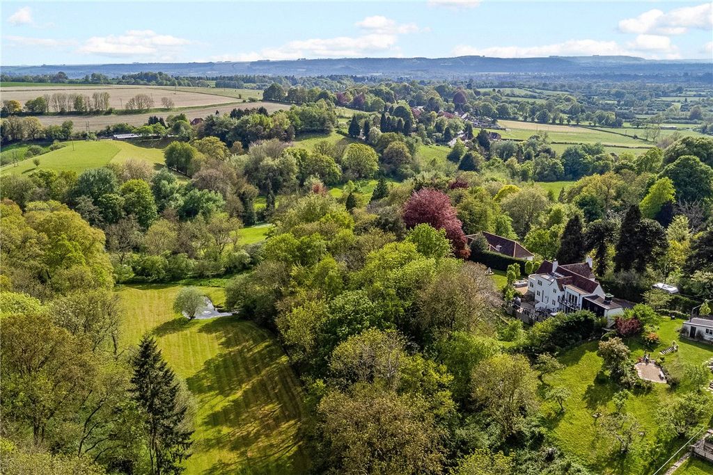 5 bed detached house for saleThe Fairway, Devizes, Wiltshire SN10