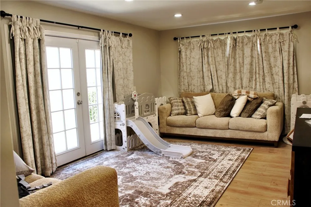 1049 W Pine St Unit c, Upland, CA 91786 photo 3