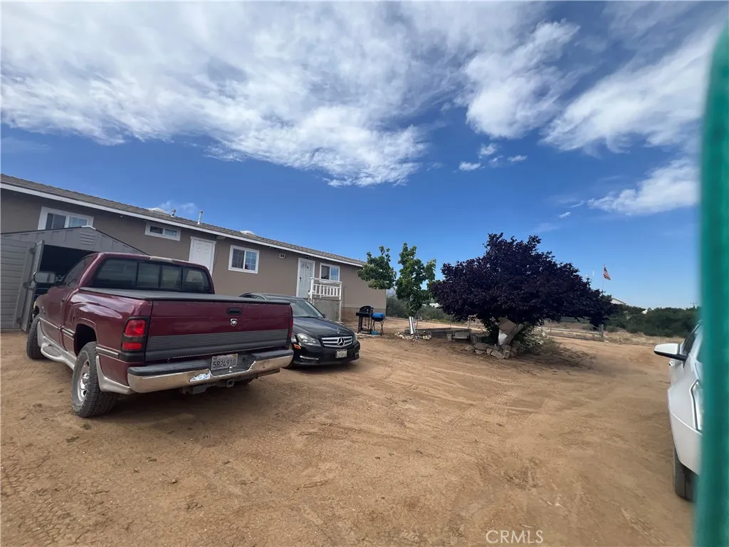 8471 Caughlin Rd, Phelan, CA 92371 photo 4