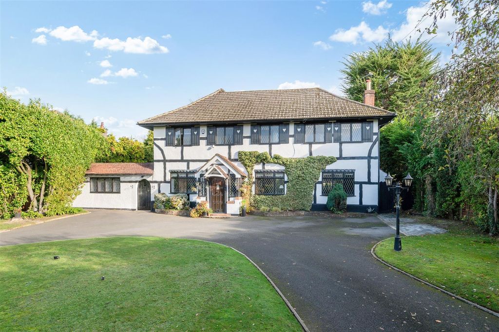 6 bed detached house for saleLongdown Lane North, Epsom KT17
