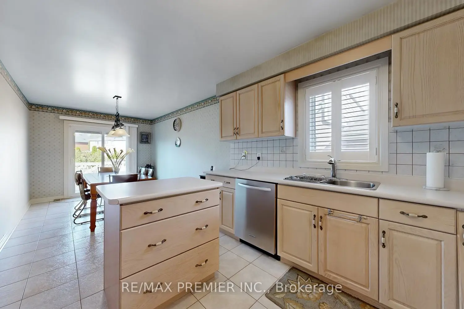 32 Veneto Drive photo 4