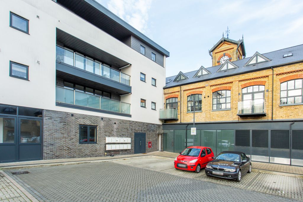 2 bed flat for saleCrabble Hill, Dover CT17