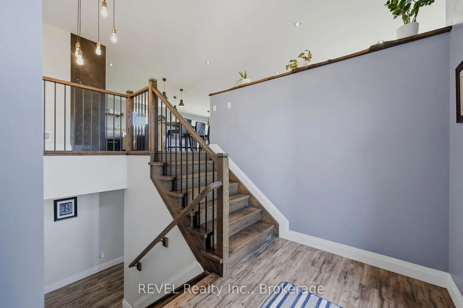 221 Farr Street photo 5