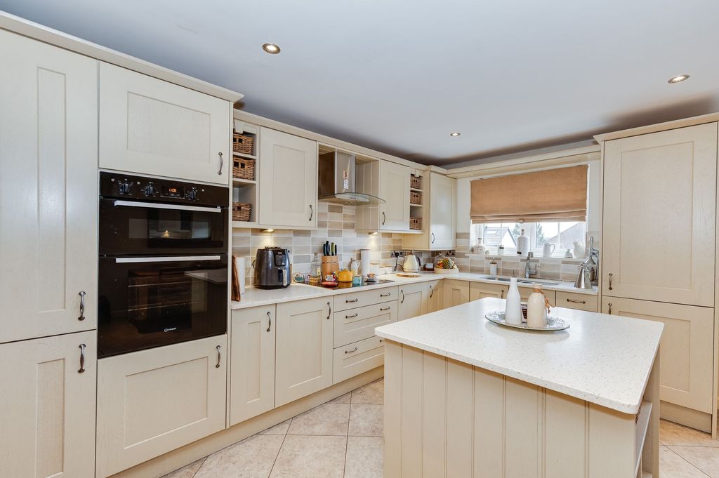 Additional image 2 of 3 bed town house for saleHolmley Lane, Dronfield S18