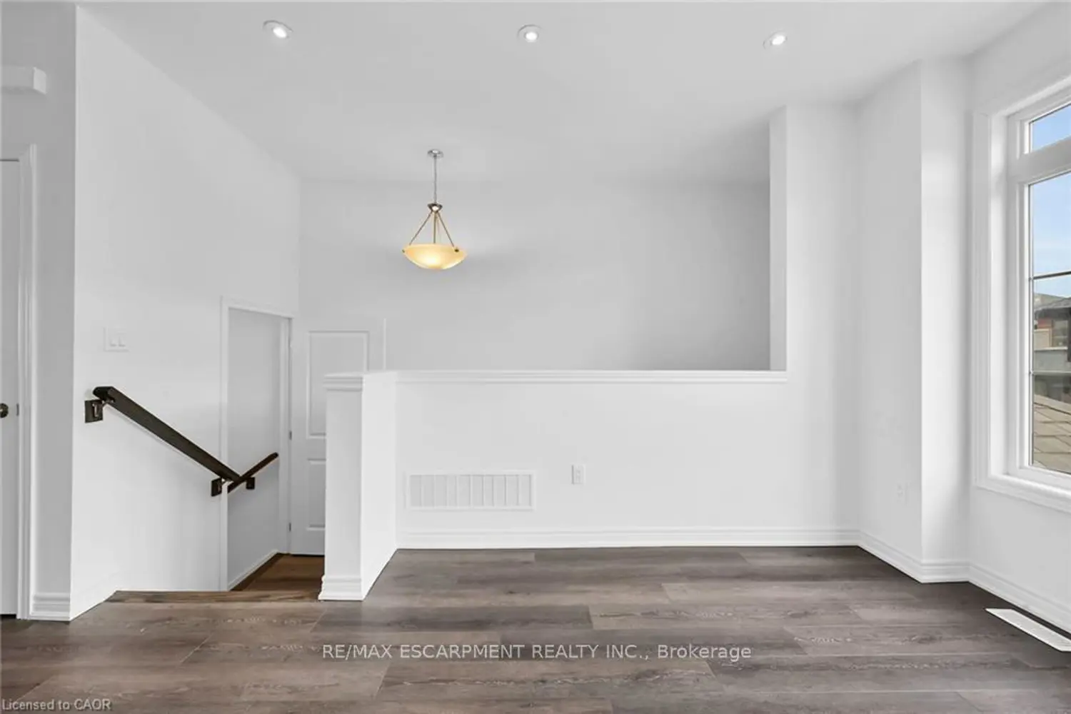 120 Court Drive 35 photo 3