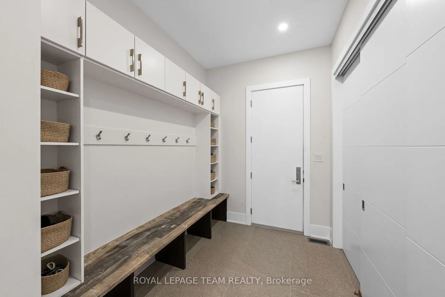205 Summerview Terrace photo 4
