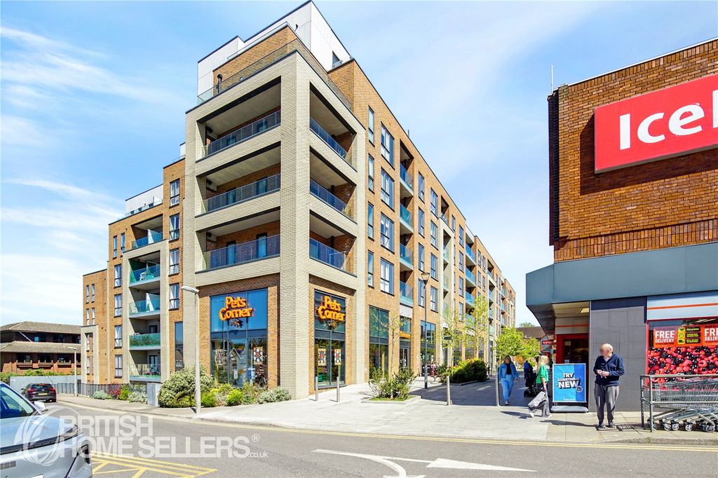 2 bed flat for saleQueens Road, East Grinstead, West Sussex RH19