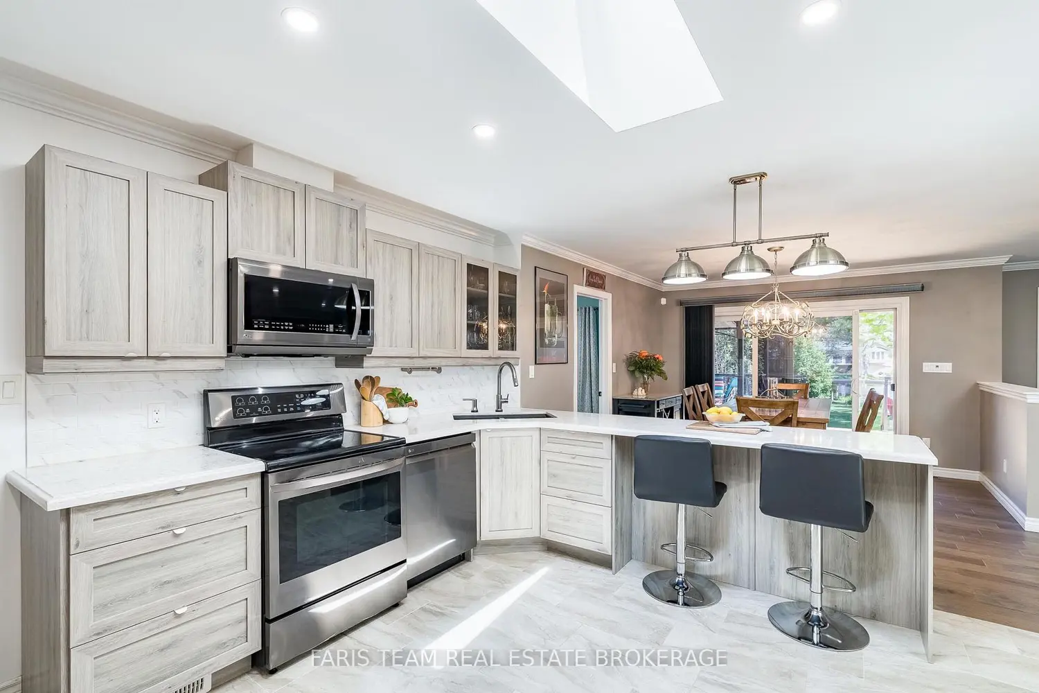 19 Willow Crescent photo 5
