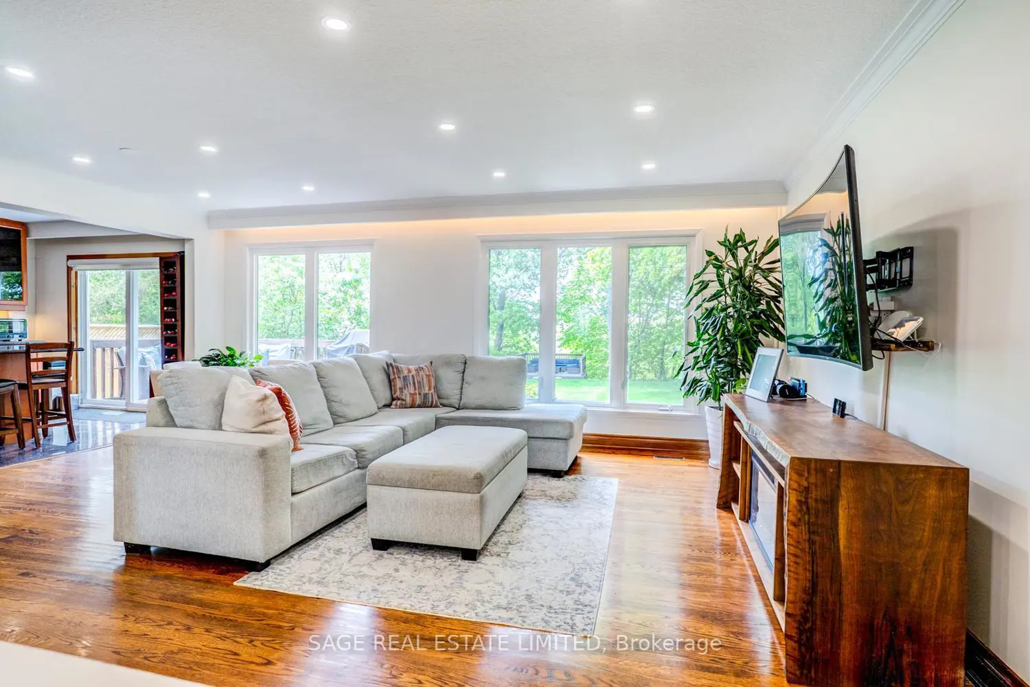 81 Decarie Circle