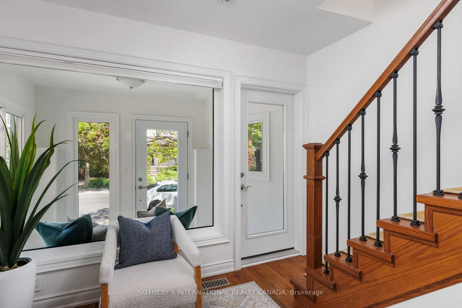 Additional image 3 of 866 1/2 Carlaw Avenue