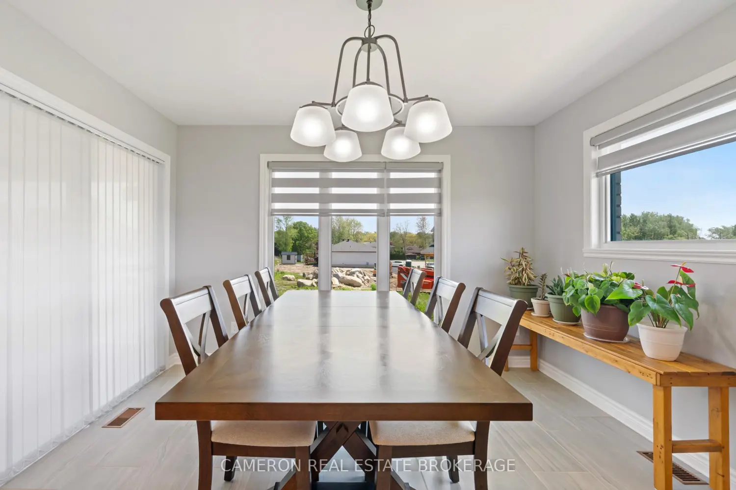 1640 Oxbridge Drive photo 4