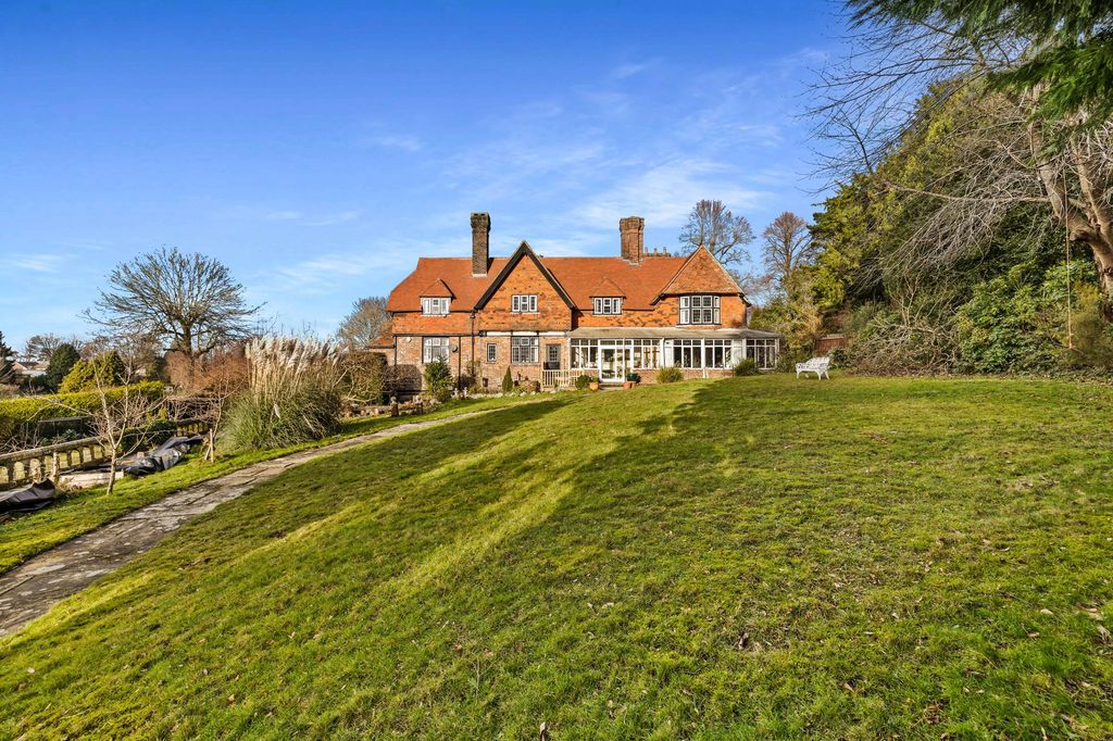 5 bed property for saleShip Street, East Grinstead RH19