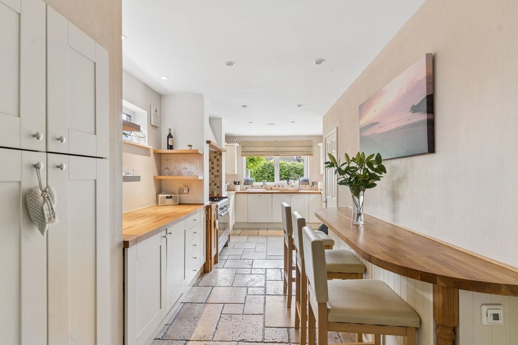 Additional image 3 of 3 bed detached house for saleSeamons Close, Dunstable LU6