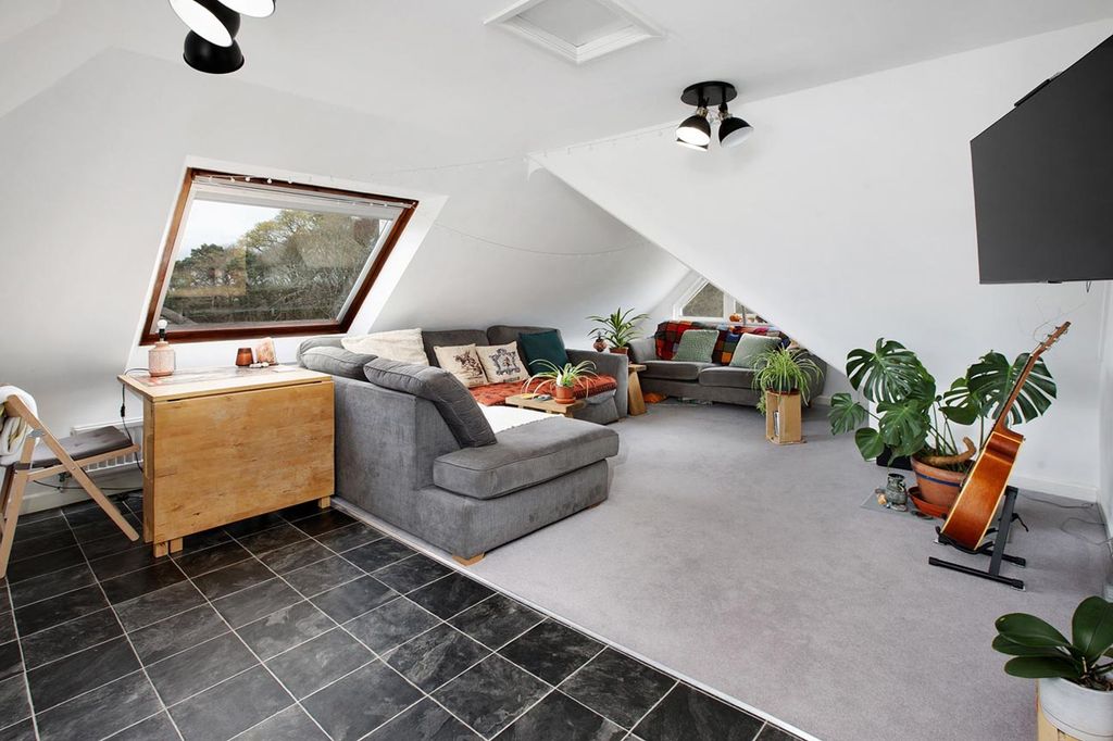 Additional image 2 of 3 bed flat for saleExeter Road, Dawlish EX7