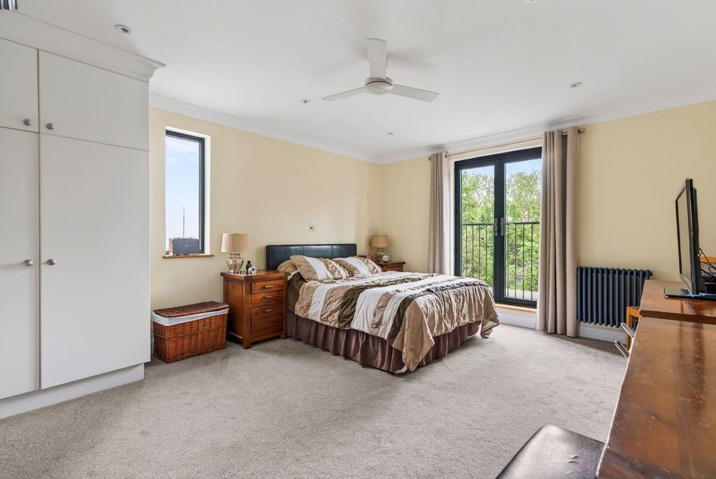 Additional image 19 of 6 bed detached house for saleWalkfield Drive, Epsom KT18