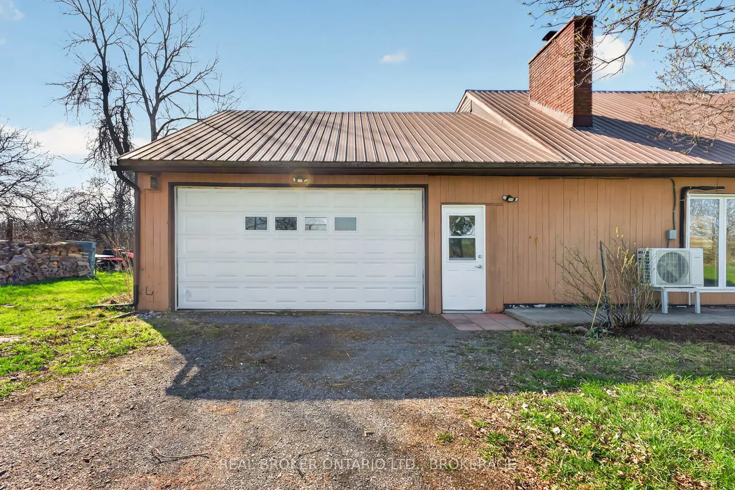 2268 Mcintyre Road photo 2