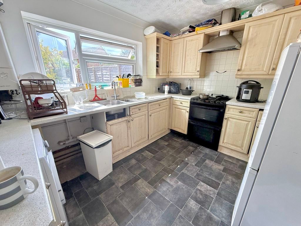 Additional image 3 of 4 bed semi-detached house for saleEvelyn Road, Dunstable LU5