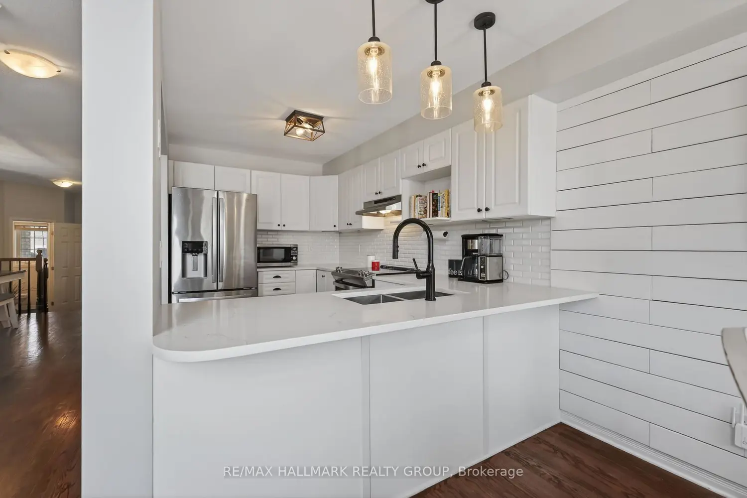 369 Rolling Meadow Crescent photo 4