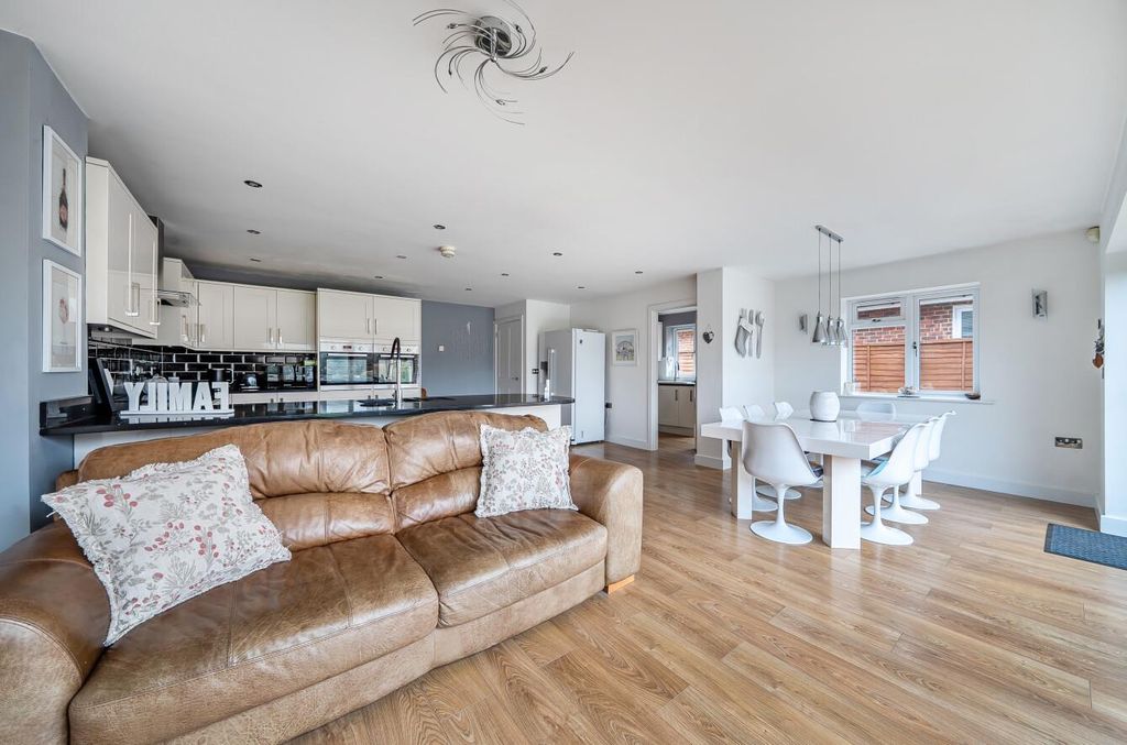 Additional image 4 of 3 bed detached house for salePitmore Road, Allbrook, Eastleigh SO50