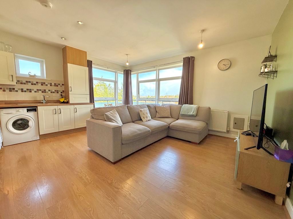 Additional image 12 of 2 bed flat for saleLeyland Road, Dunstable LU6