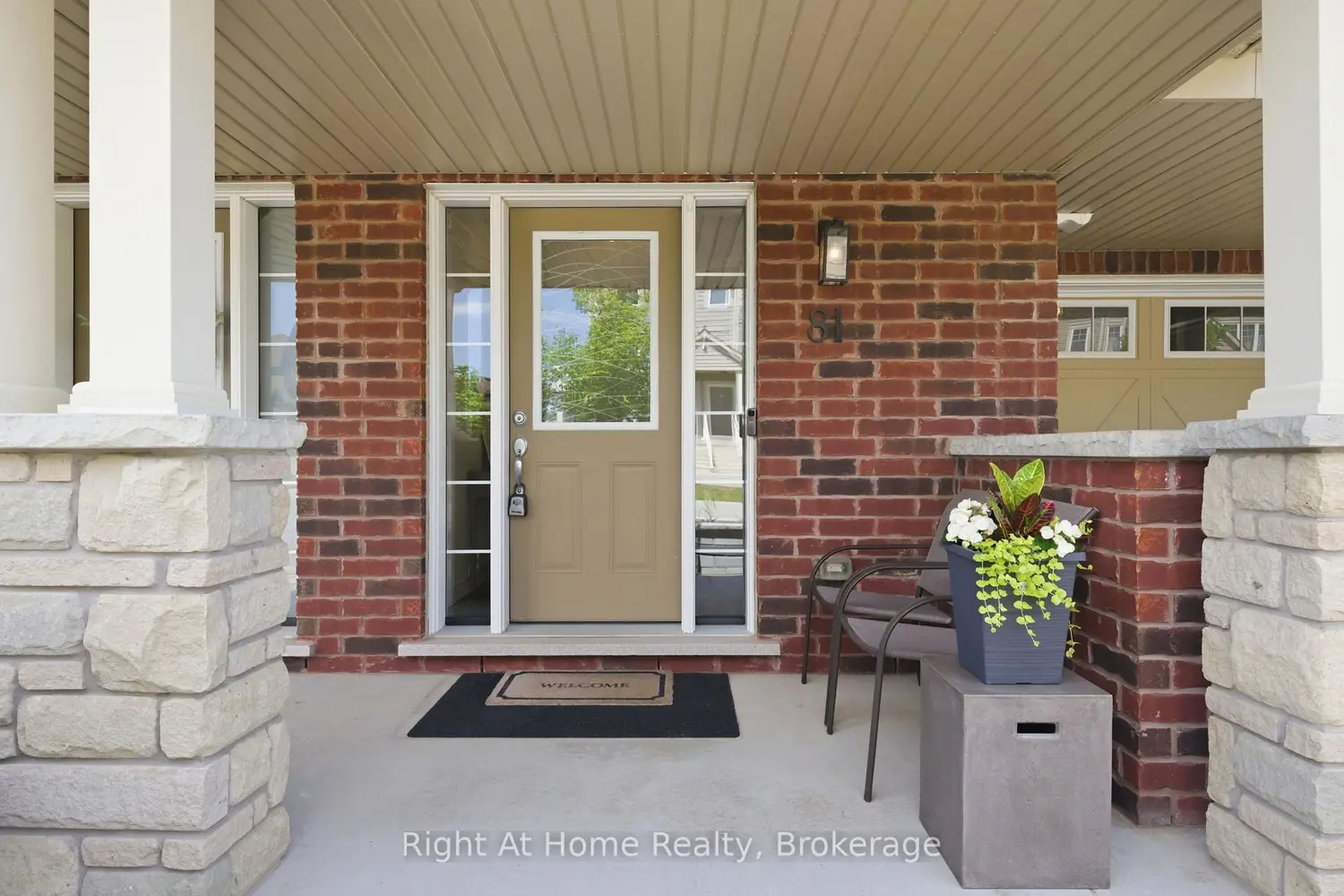 81 Far North Court photo 3