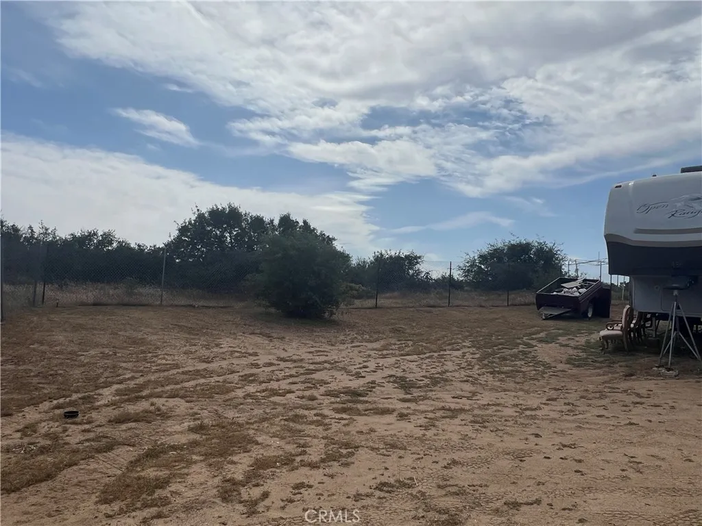 8471 Caughlin Rd, Phelan, CA 92371 photo 2