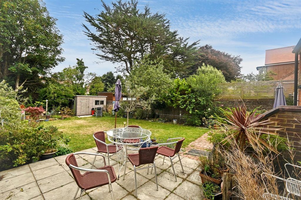 3 bed flat for saleArlington Road, Eastbourne BN21