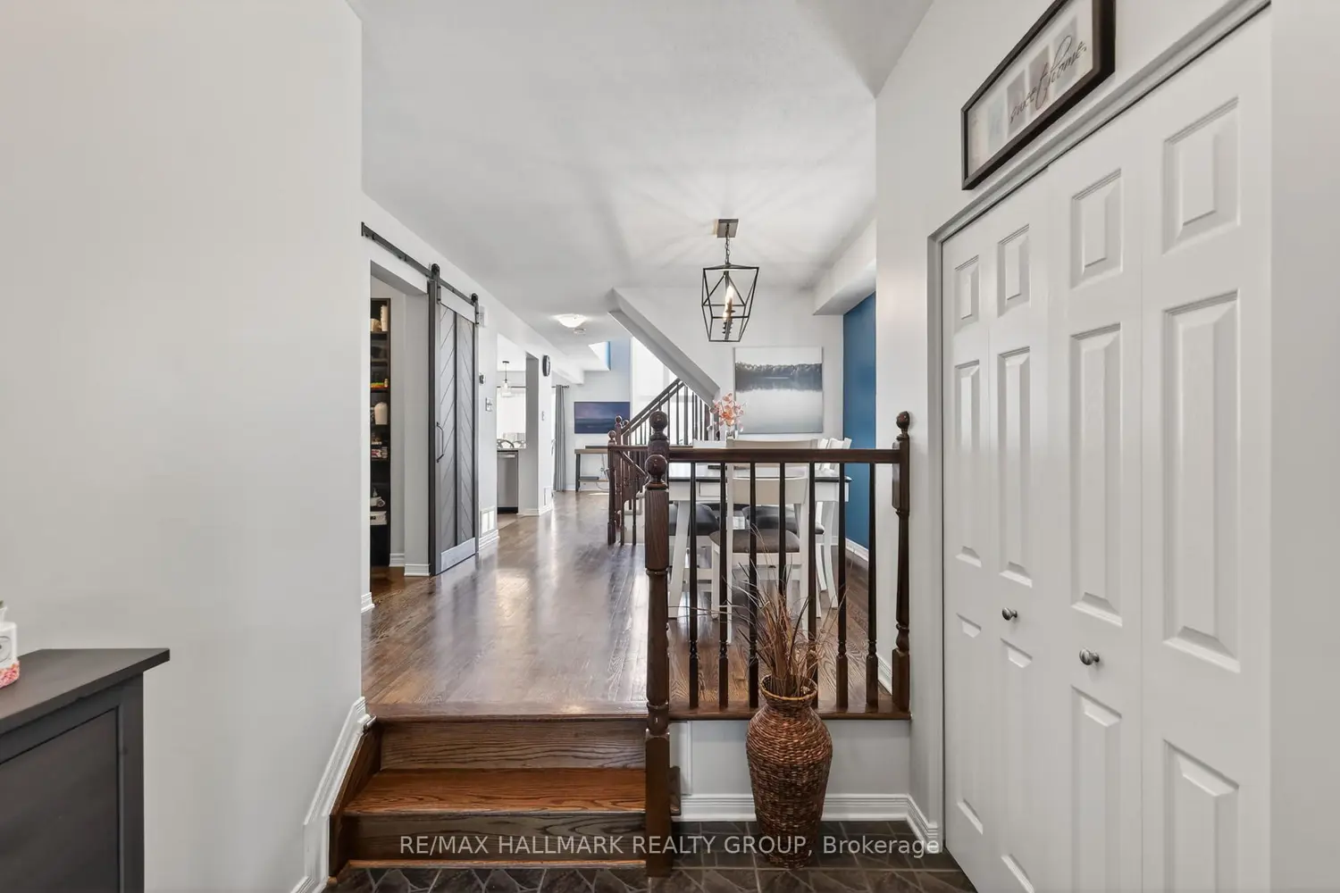 369 Rolling Meadow Crescent photo 2